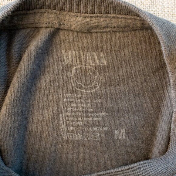 Nirvana Smiley Face Band Tee – Gray, Size M | Vintage-Inspired Rock - Picture 3 of 3